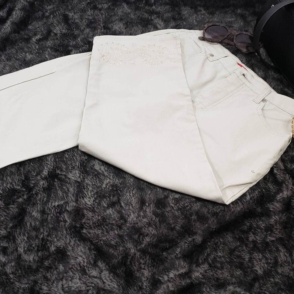 Gloria Vanderbilt Straight Cut Cropped Jeans-8P - Picture 8 of 8
